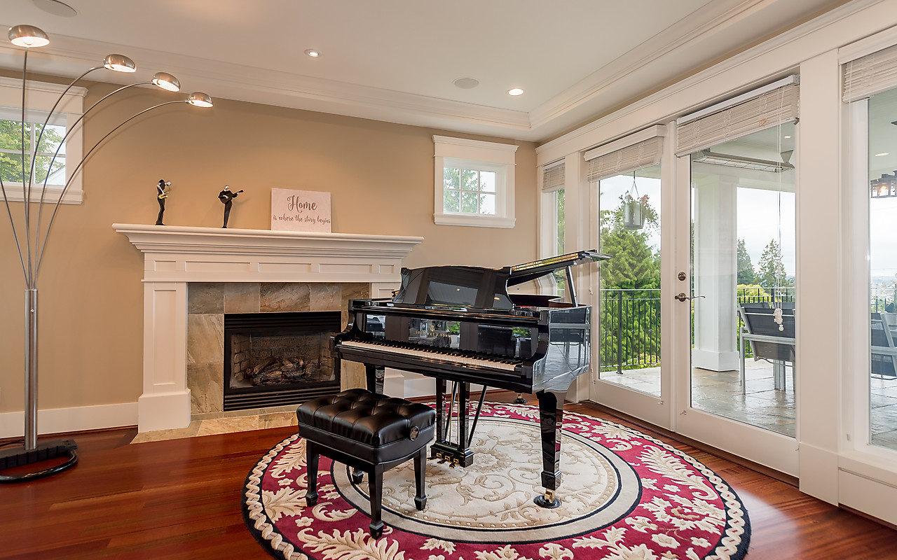 Stunning West Vancouver 6bdrm Luxurious House at Central Location