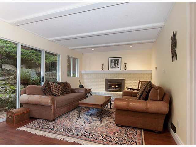 WEST VANCOUVER BEAUTIFUL FAMILY WITH SPACIOUS SPLIT LEVEL DESIGN