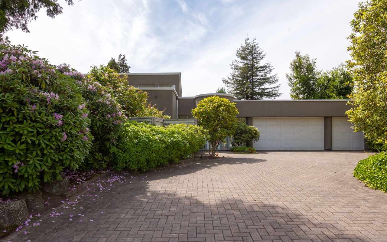 West Vancouver Amazing Skylights house with mature gardens for rent!