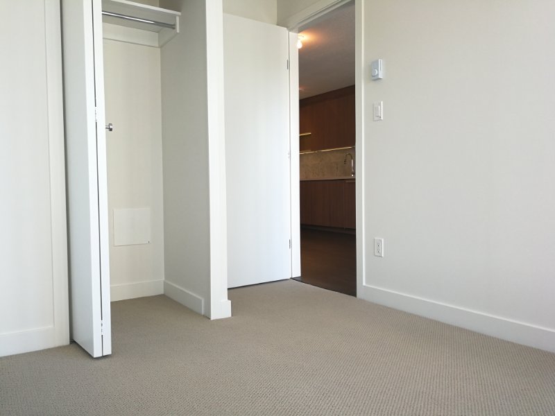 Surrey lovely modern 1br 1ba condo in golden location for rent!