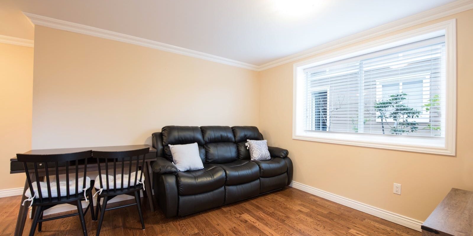 Burnaby cozy 2br 1ba furnished Suite unit for rent!