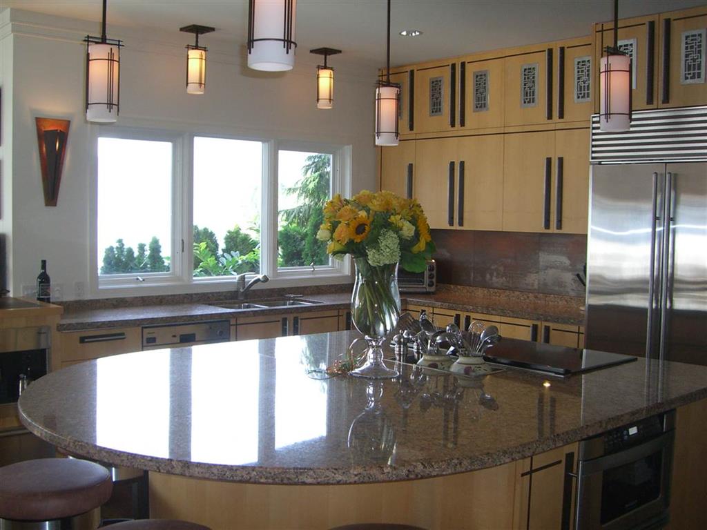 Spectacular Ocean View in West Vancouver with 2br+4ba great house
