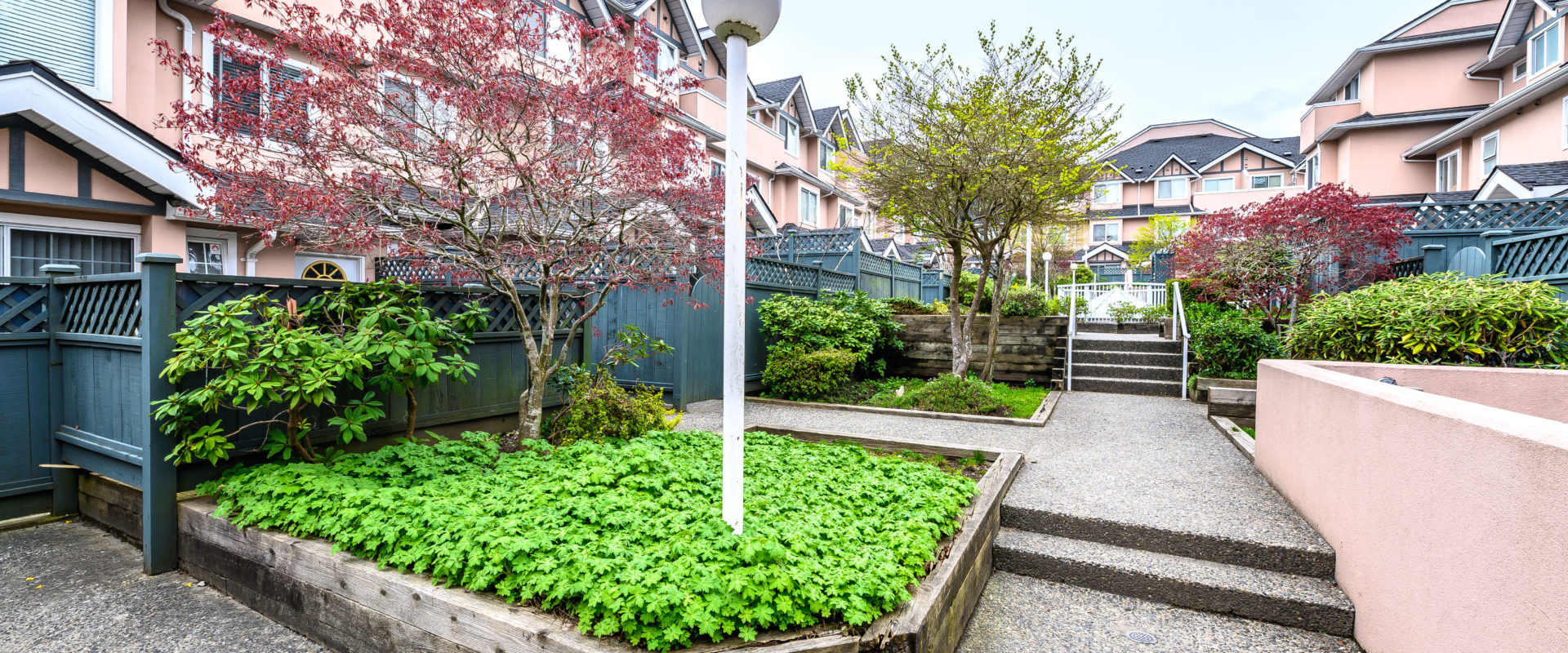 Amazing and quiet townhouse in Burnaby East with 3br+3ba for sale