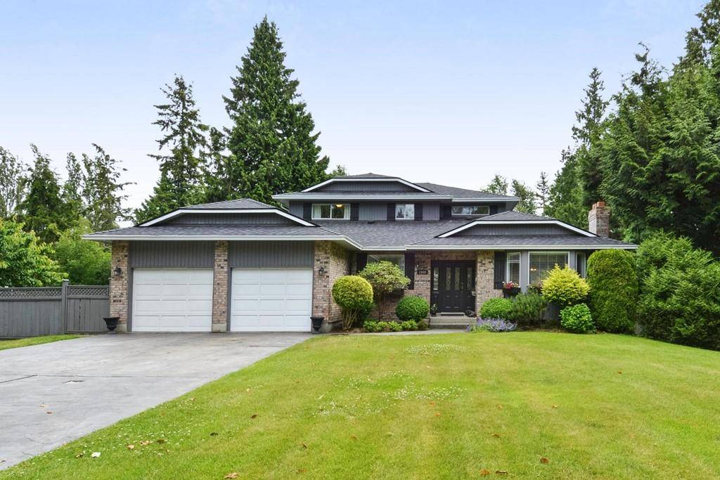 Neary Crescent Park in South Surrey with 5br 4ba modern house for Rent