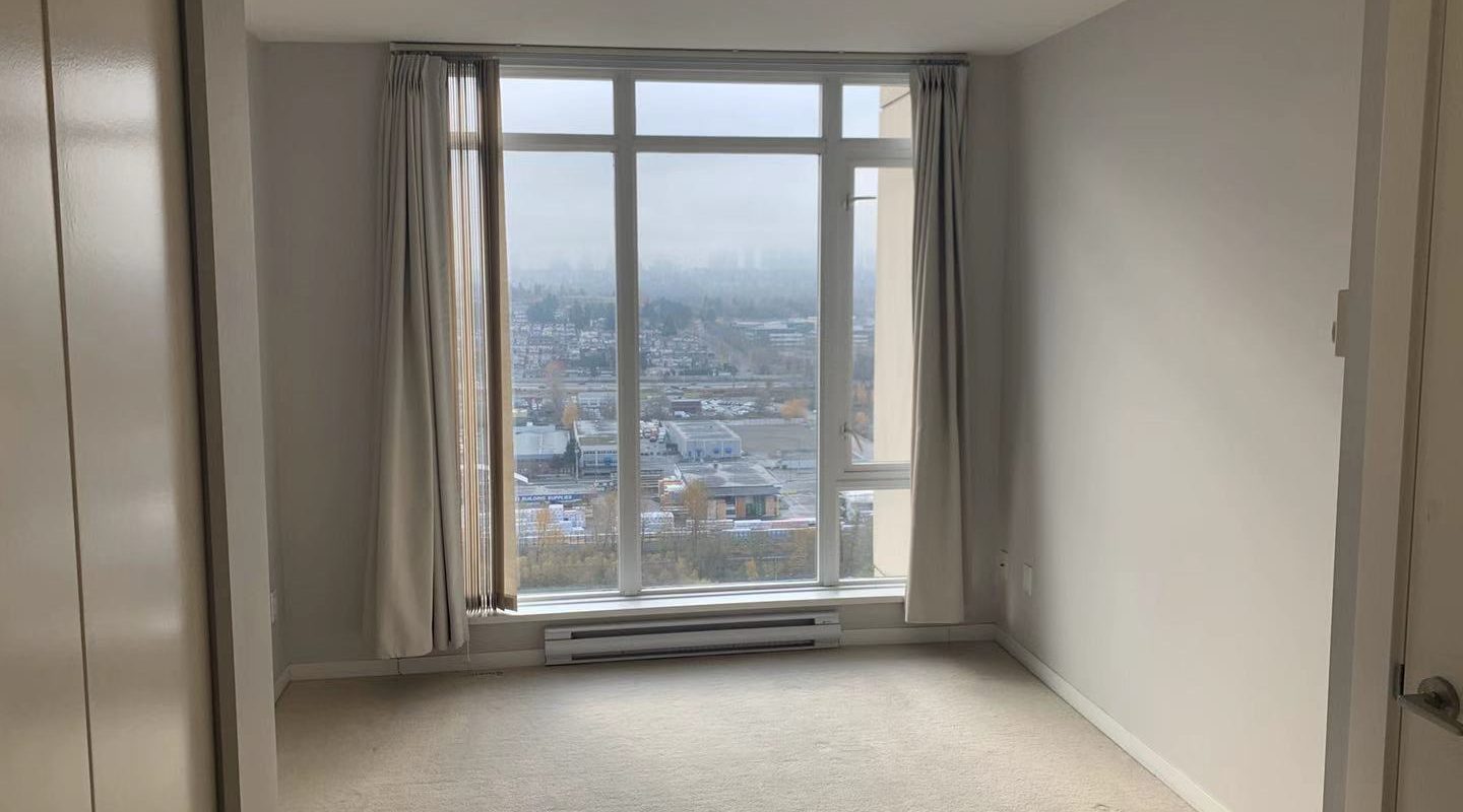 Bright Southwest Corner unit located in center of Burnaby North