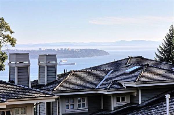 Located in West Vancouver Rarely Available 2br 3ba Townhouse for Rent