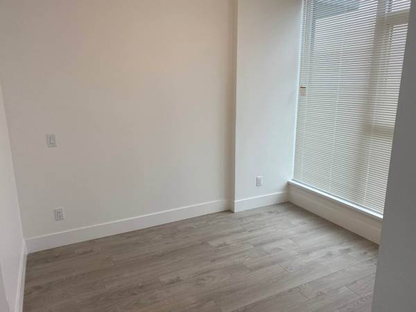 Located at Centre of Highgate Village Condo, Near Metrotown