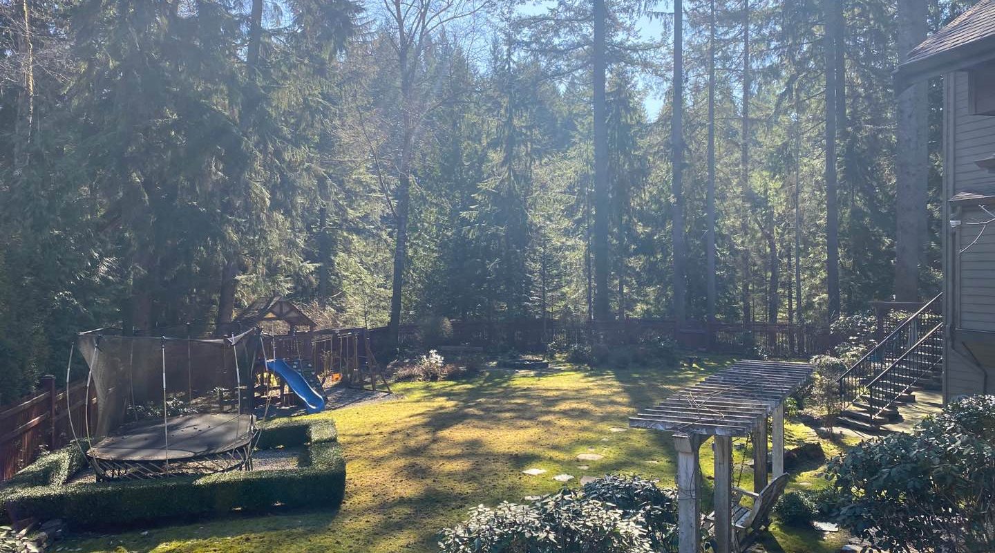Located in Port Moody Breathtaking Estate, Well-maintained!