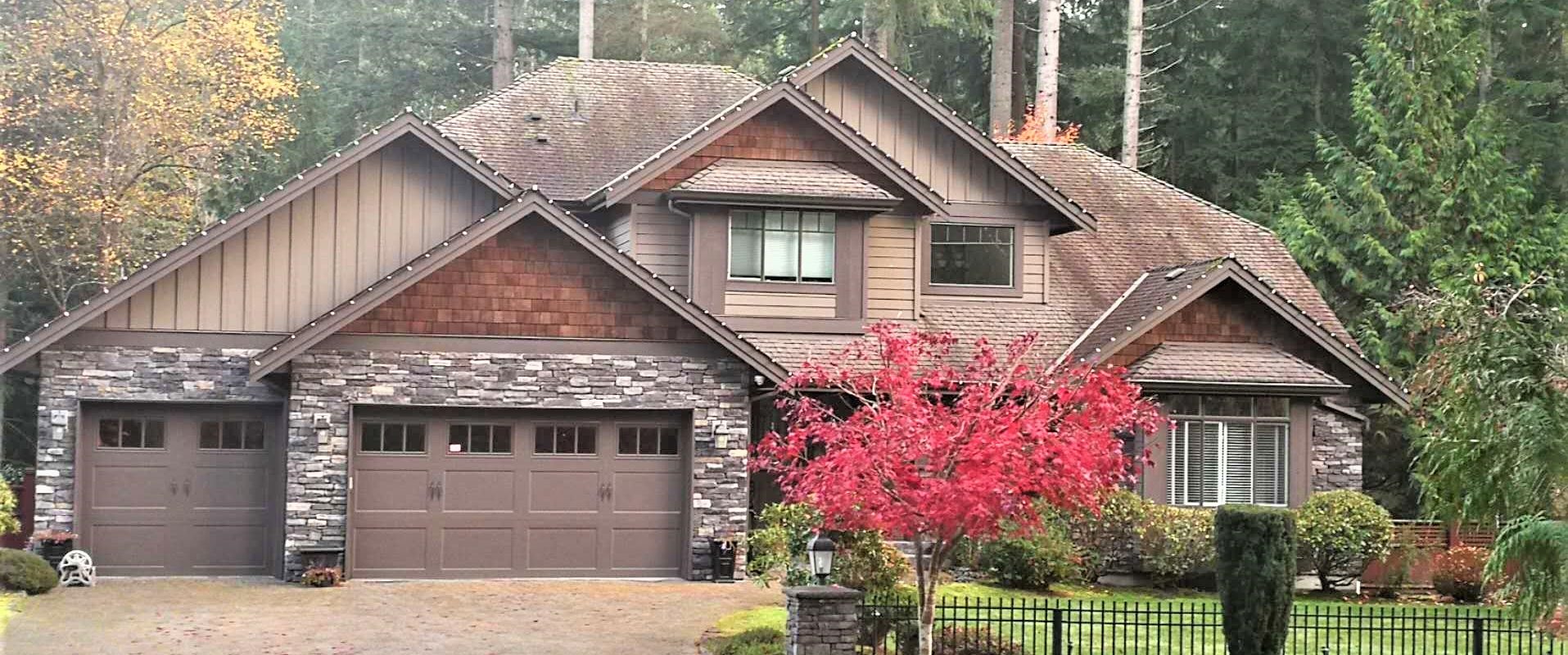 Located in Port Moody Breathtaking Estate, Well-maintained!
