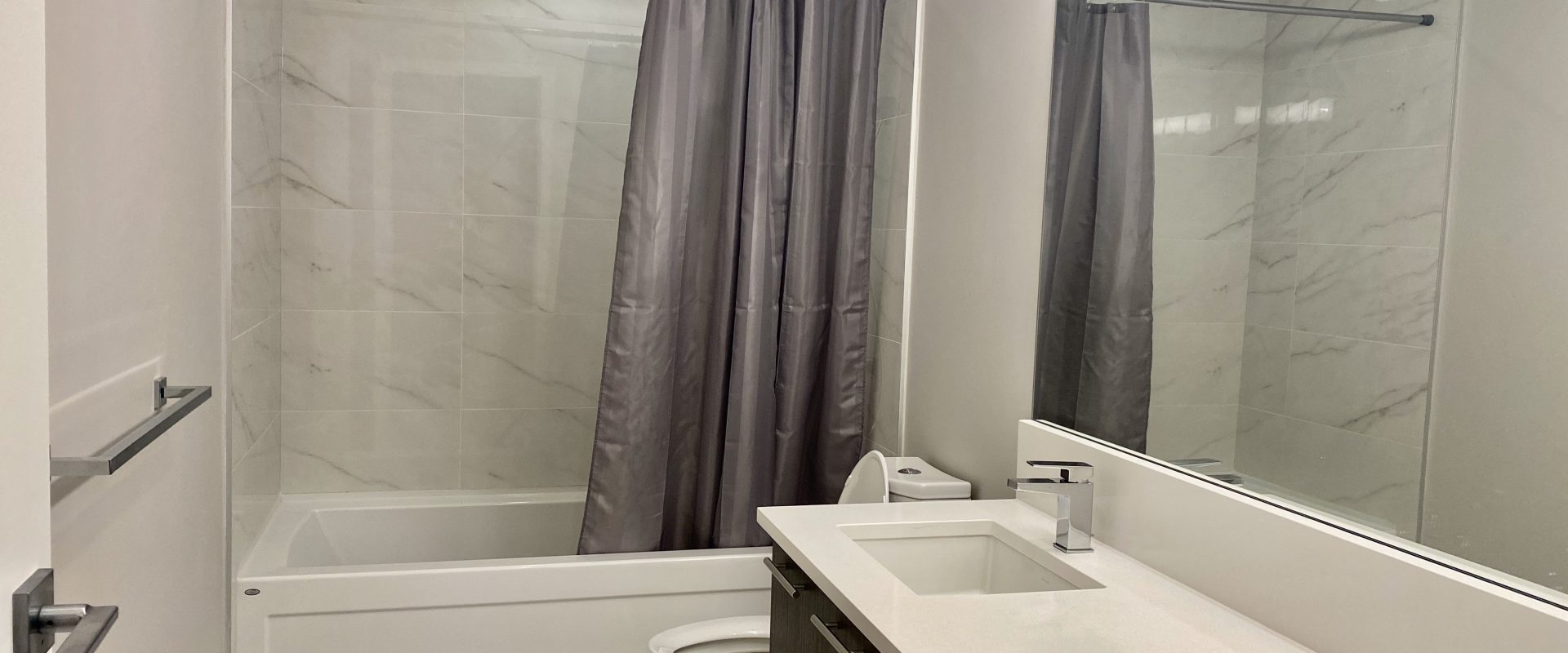 Well Maintained Luxury 2 Bedroom 2 Bath Condo in Okaridge Vancouver!