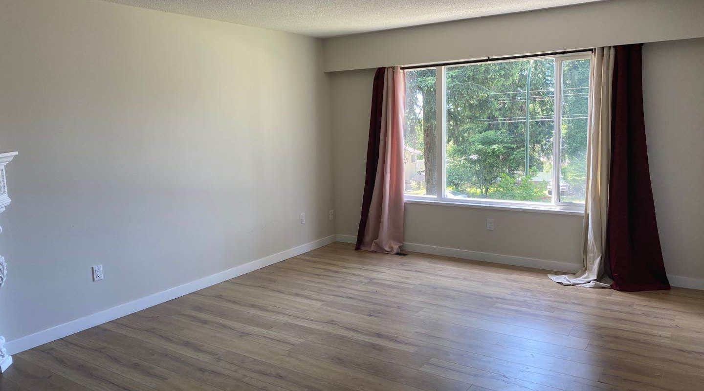 Well Cared for One Side 4br 3ba Duplex in West Coquitlam