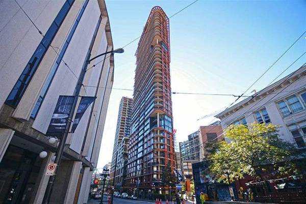 Located in Gastown, Gorgeous 2br 2ba Unit with Contemporary Design