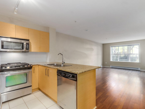 South Burnaby, 1br 1ba Suite with LARGE Quiet balcony for BBQs!