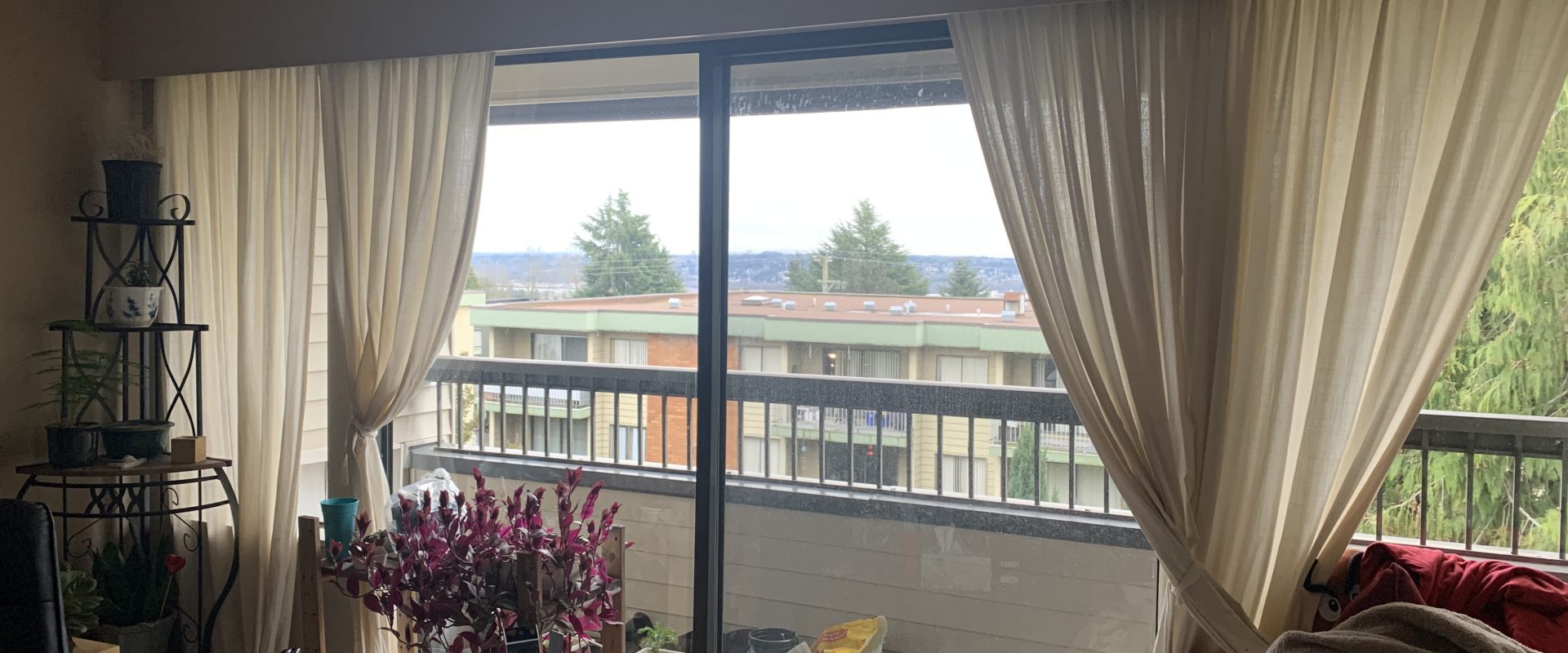 Central Coquitlam South-Facing Panoramic Views 2br 1ba Condo for Rent!