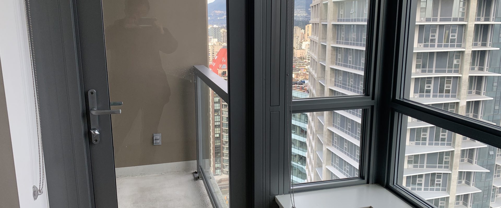 Vancouver Downtown 1br 1den 28th Floor Condo, No Parking