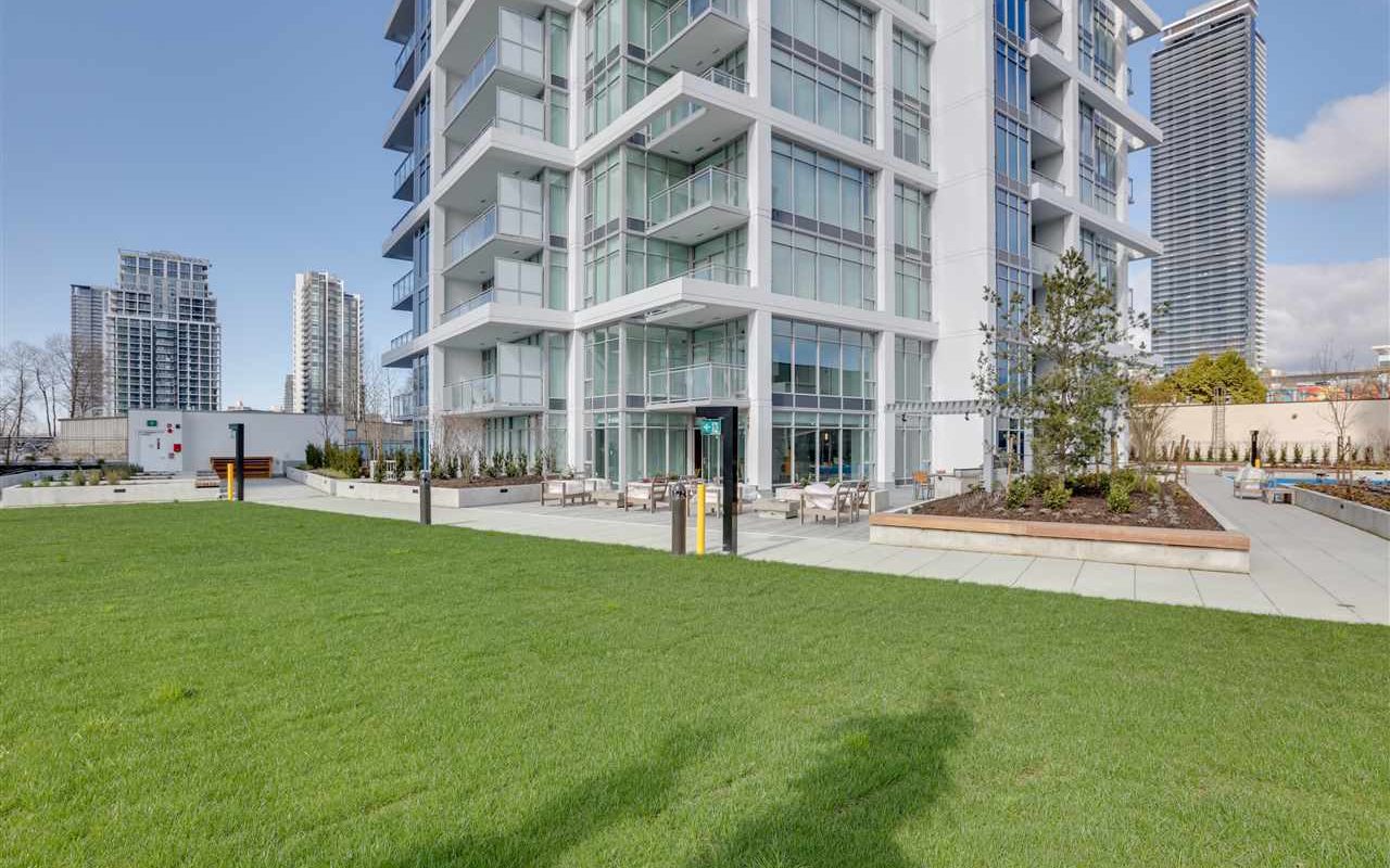 Brand New 2ba Unit with Sunlight & Air Condition in Burnaby North
