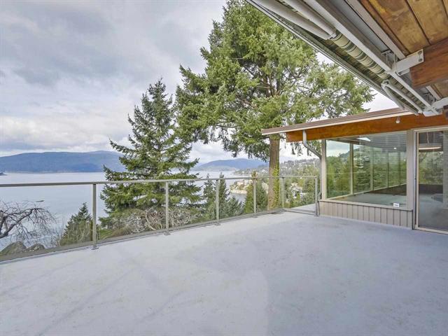 West Vancouver Newly Renovated 5br House with Breathtaking Ocean Views