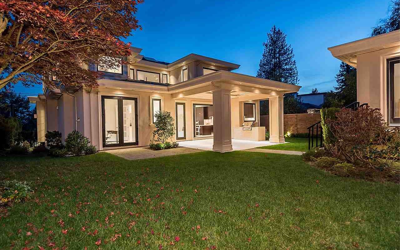 West Vancouver 5br 5ba House with Luxurious Appliance in Ambleside