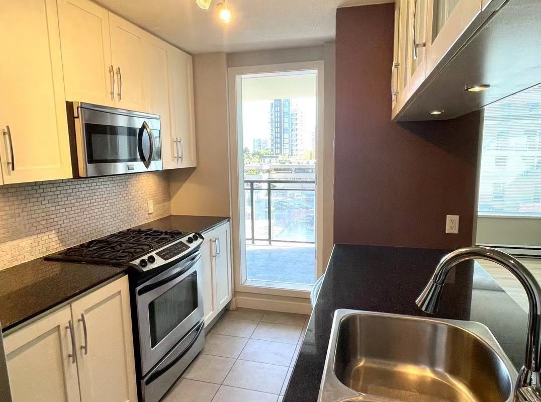 Well-Maintained Large Condo in Centre of Richmond (Brighthouse, Richmond)
