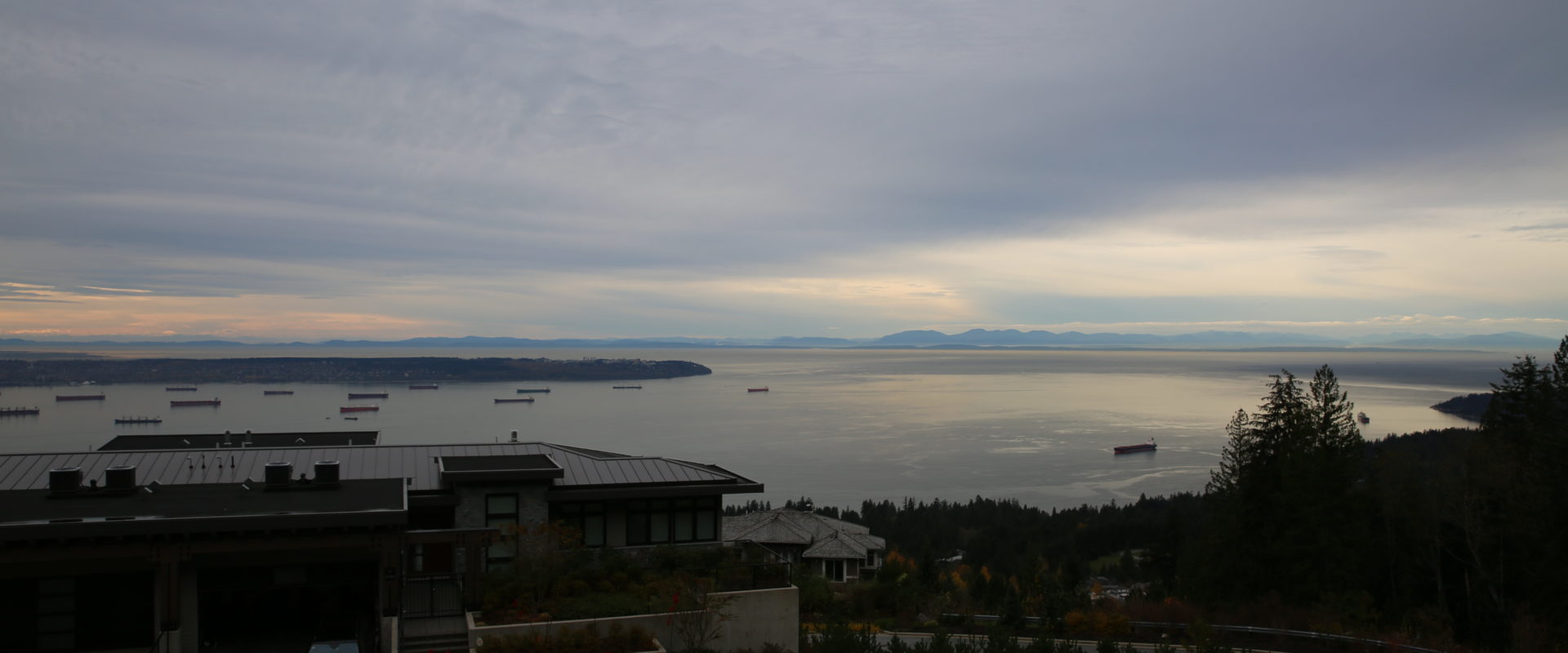 West Vancouver Luxurious 5bdrm Home with City and Ocean Views