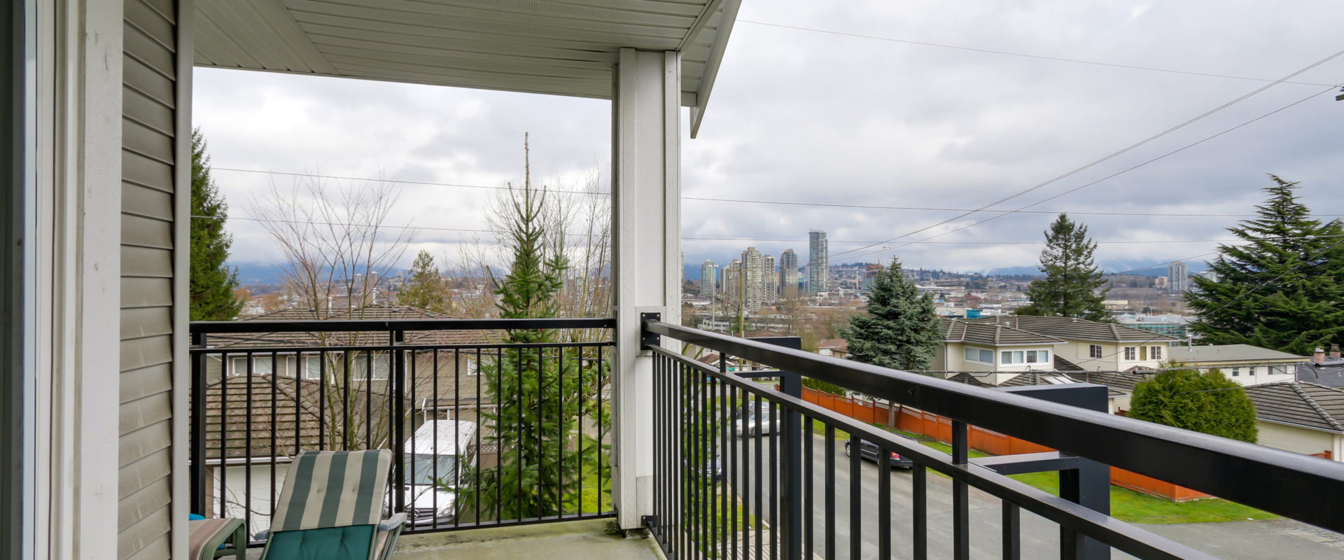 Best Mountain Views CORNER unit Townhouse with large deck (Burnaby North)