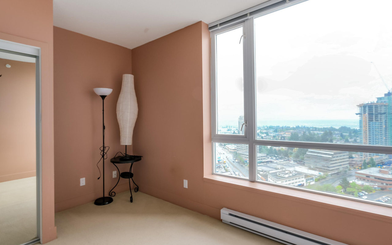 Metrotown 2 bdrm 2 Bath high-rise Condo with 270° Panoramic Views of Mountains, Lake and City