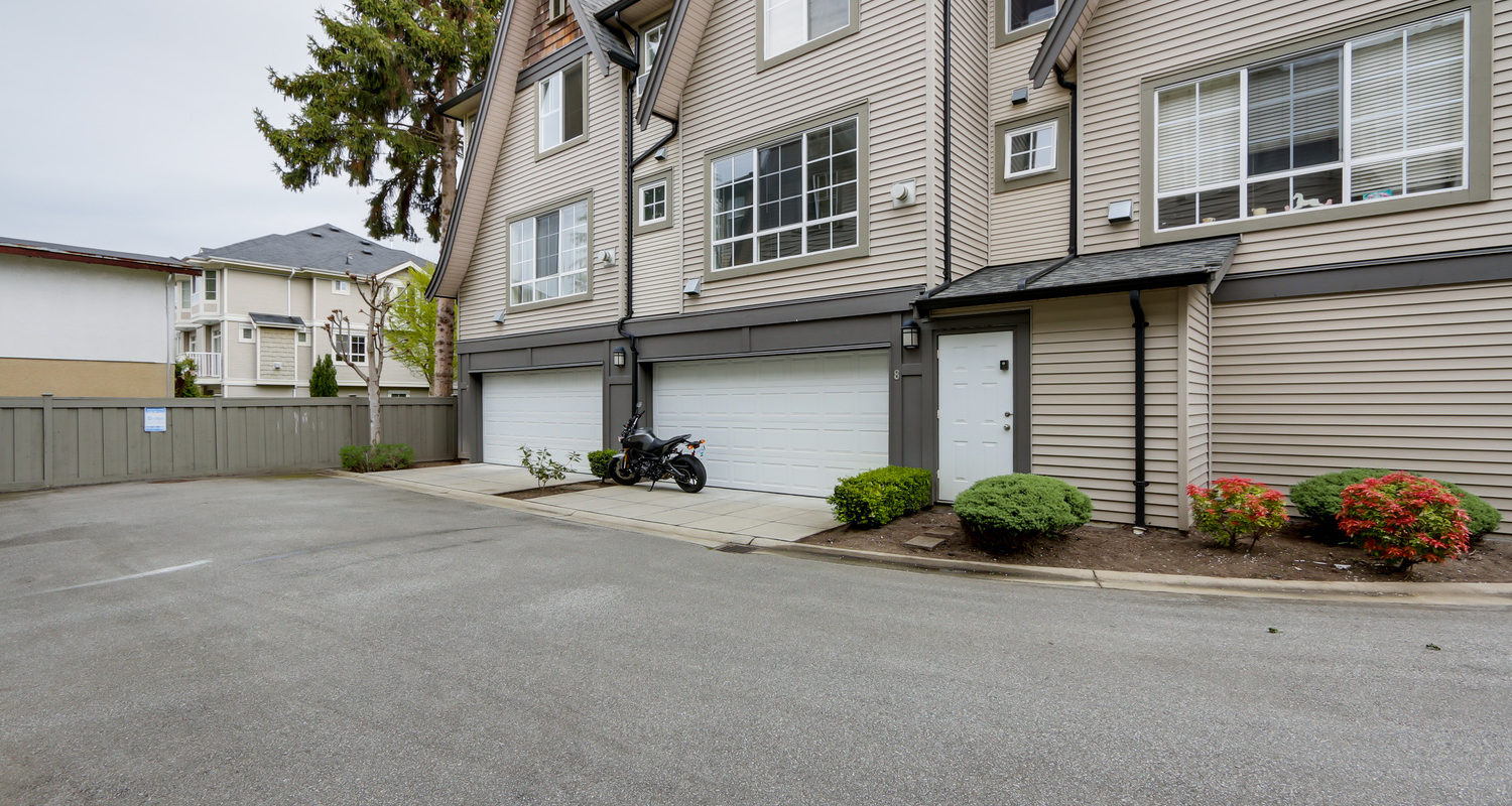 Nice townhouse locate in the central of a private & quiet place (Richmond)