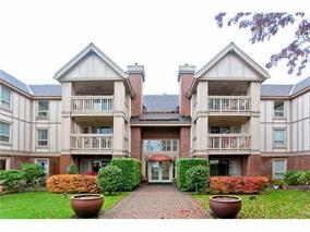 Beautiful 2 bdrm 2 btrm Corner unit located on 22nd st West Vancouver