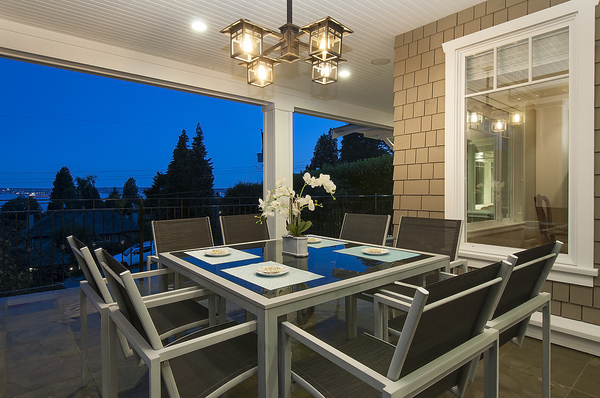 Stunning West Vancouver 6bdrm Luxurious House at Central Location