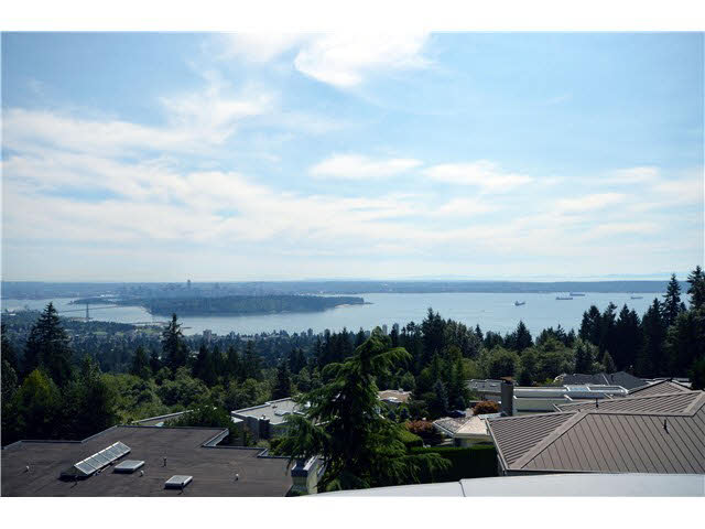 Gorgeous 3 bdrm Home in Westhill with City & Ocean Views