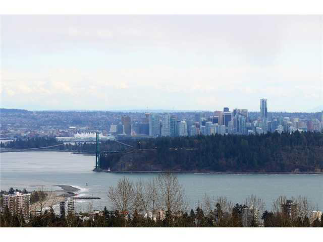 Sparkling Beautiful Panoramic Ocean View open and bright Unit (West Vancouver)