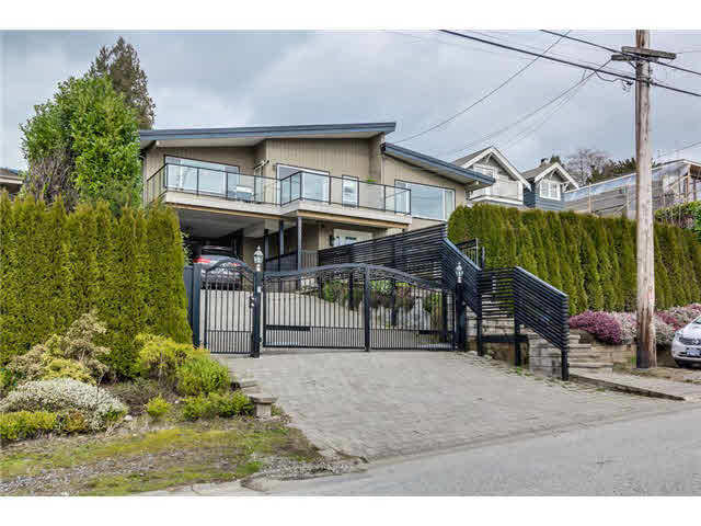 Dundarave Ocean Island View House with Large sundeck&yard (West Vancouver)