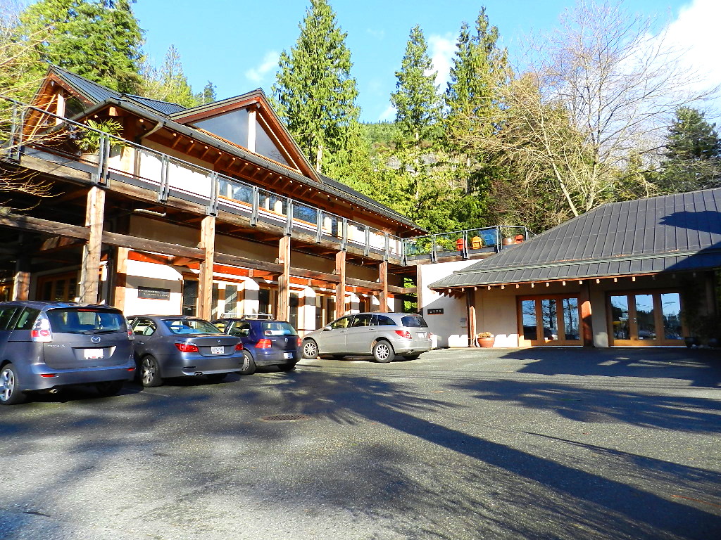 Great View Office/Retail Space on Marine Dr West Vancouver Near Thunderbird Marina