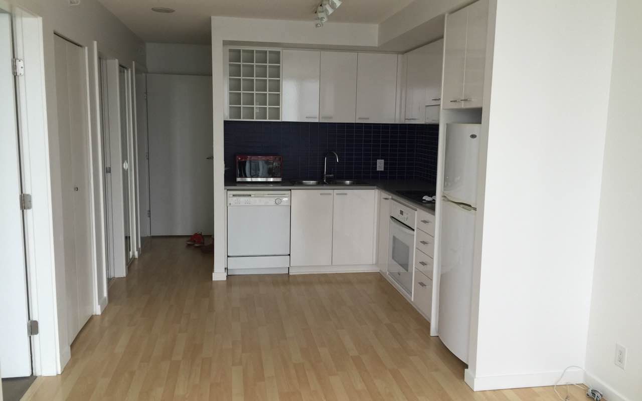 Downtown 1 Bed 1 Den Condo for Rent