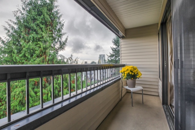 Central Coquitlam great location 2br 1ba condo for rent!