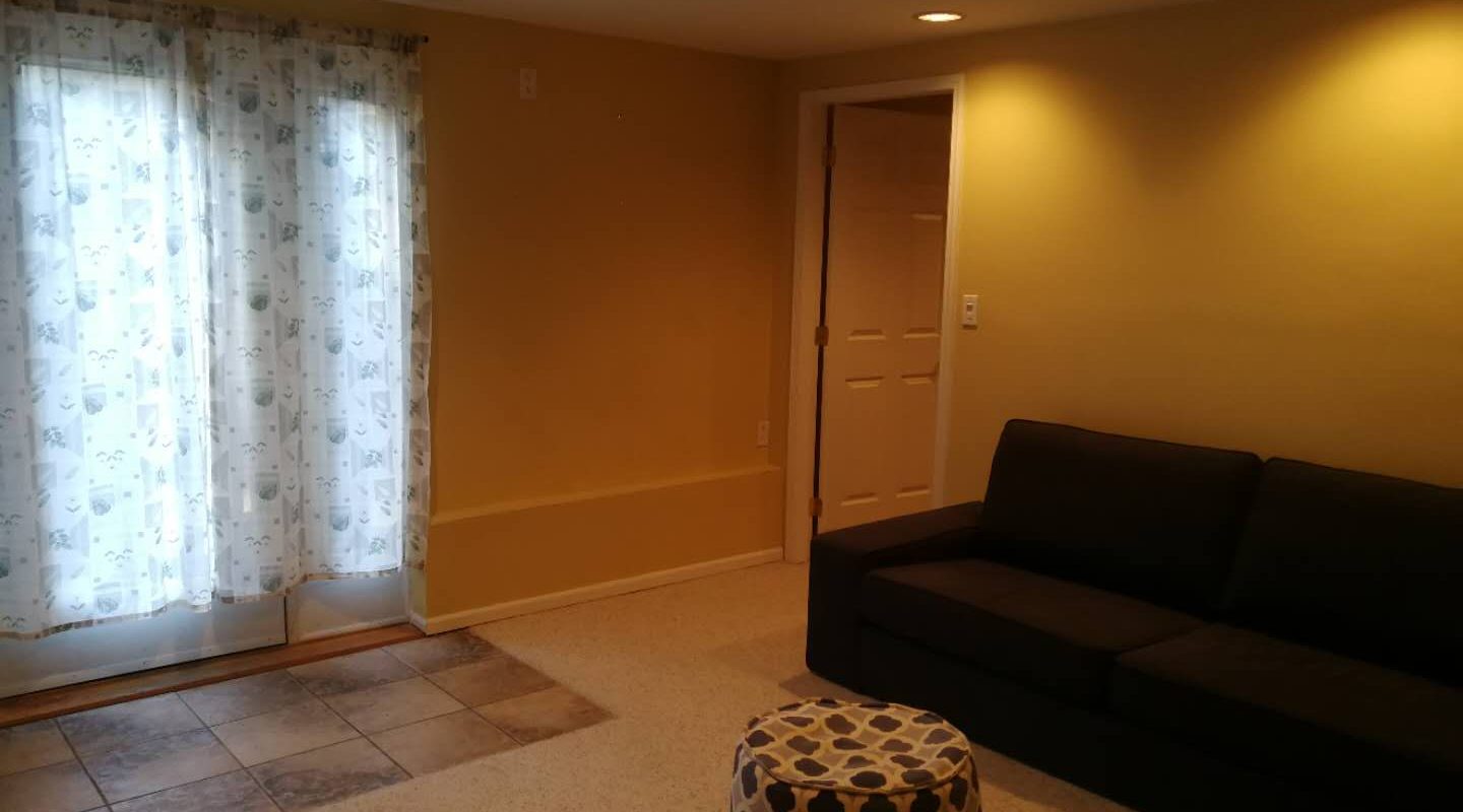 North Vancouver CANYON HEIGHTS 2br basement suite for rent!
