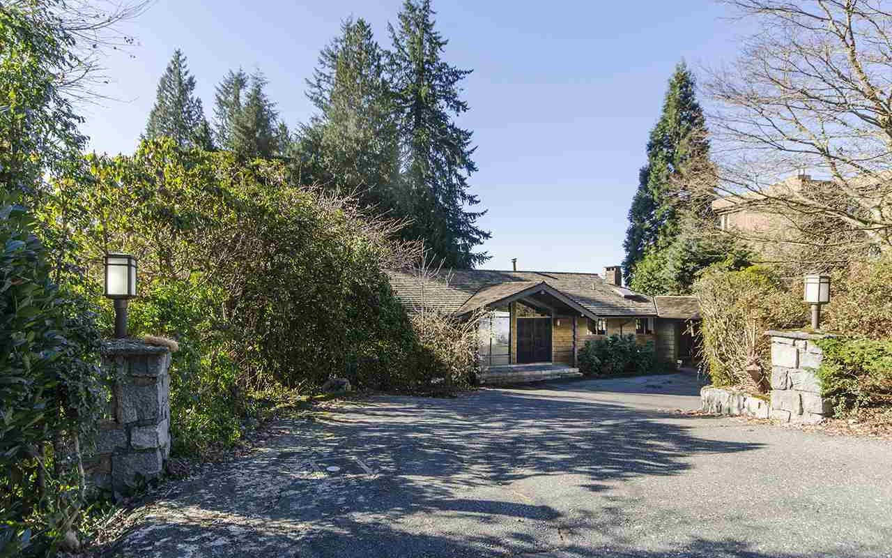 West Vancouverwell-maintained lovely 5br & 3ba Home with ocean view!
