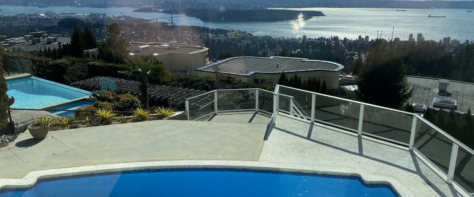 西温哥华全新装修360度全海景别墅，带大型户外游泳池