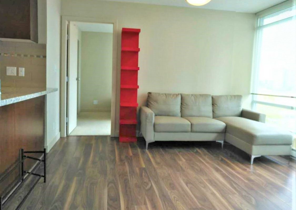 列治文市中心Brighouse社区高层公寓，带2个卧室和2个浴室对外出租