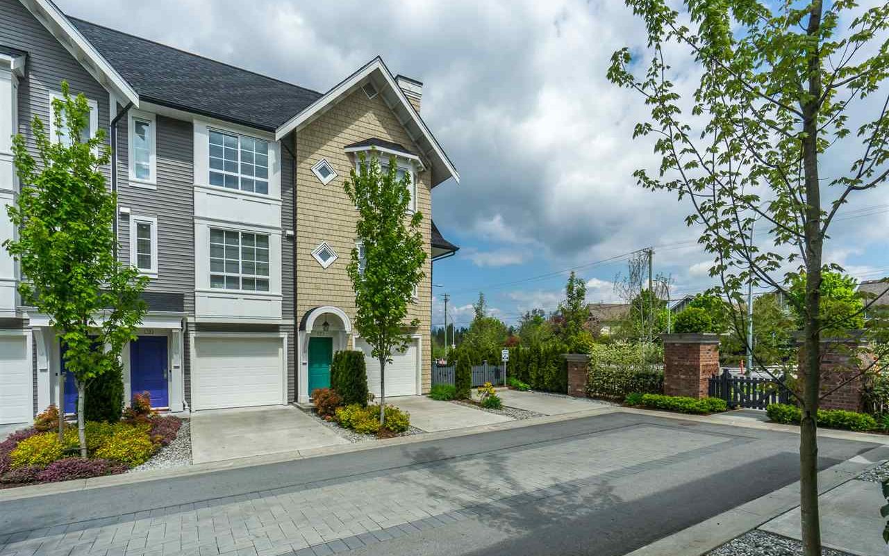 Langley Willoughby Heights Modern bright 3 bdrm 3 bath townhome