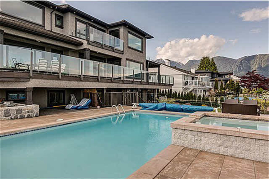 West Vancouver Home Breathtaking PANORAMIC OCEAN &CITY landcape VIEWS