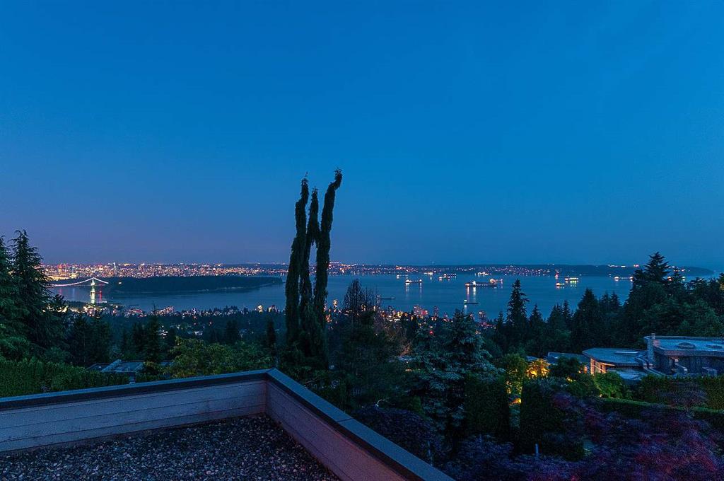 Stunning contemporary 4br 4ba Home with spectacular city with ocean view in West Vancouver