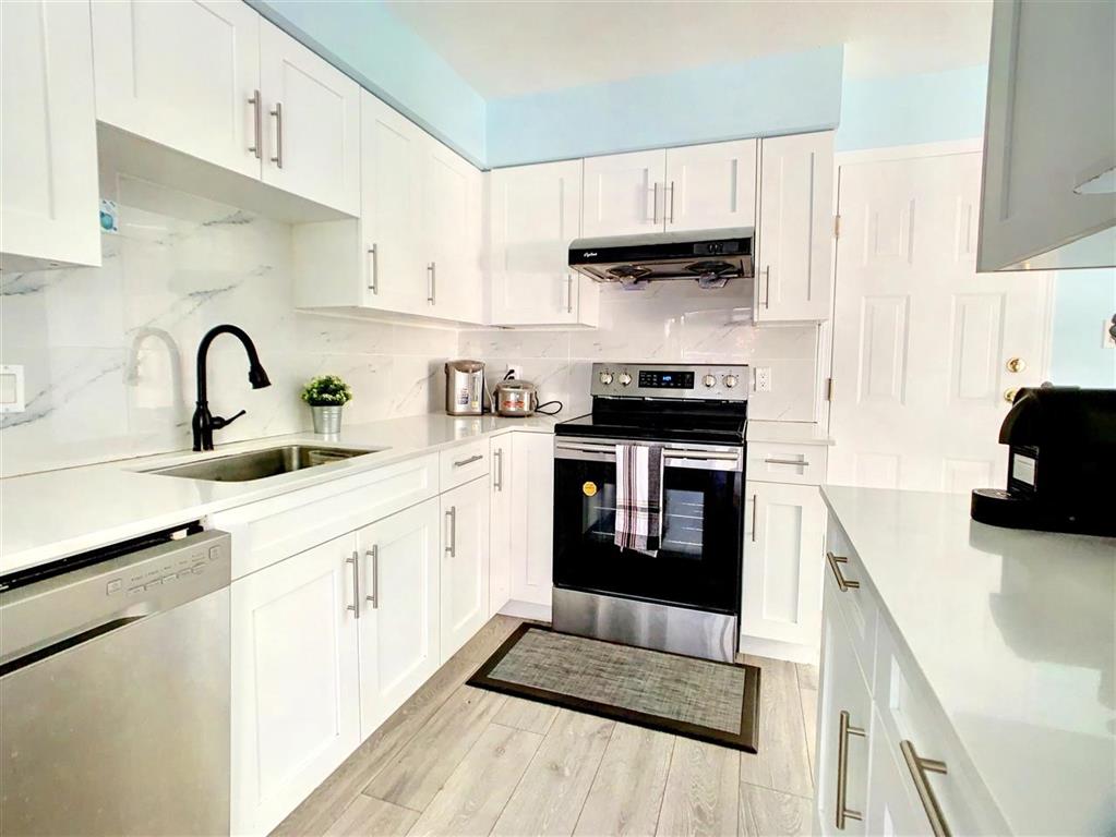 Beverly Garden’s BACK END UNIT town home at Central Richmond For Sale!