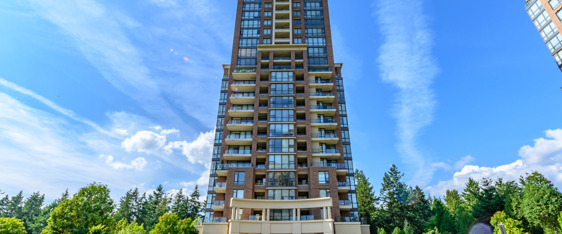 Beautifully Maintained 3 bedroom corner unit with over sized balconies in Burnaby for sale