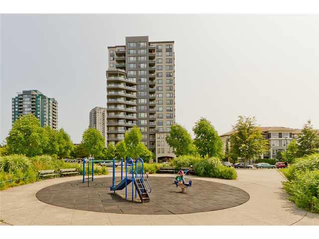 Bright one bedroom & den Condo at Vancouver East, Close to Everything!