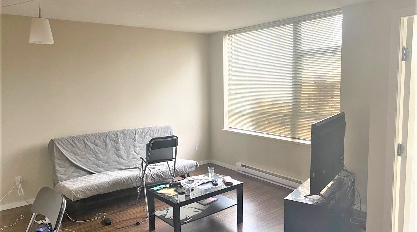 Bright one bedroom & den Condo at Vancouver East, Close to Everything!
