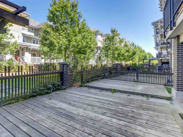 South Burnaby, 1br 1ba Suite with LARGE Quiet balcony for BBQs!