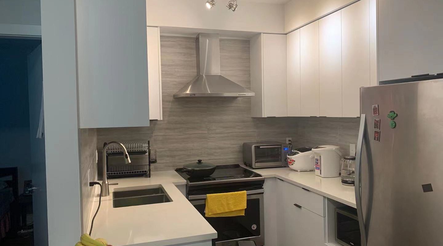 Near the Heart of Metrotown, Well Maintained Condo with 2br for Rent