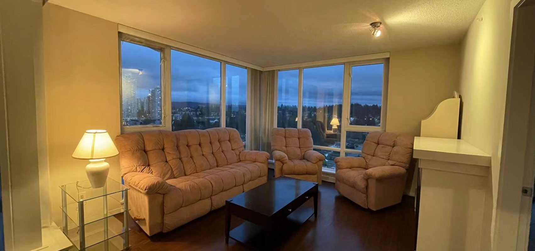 Burnaby North-East Corner unit Providing Picturesque Mountain View
